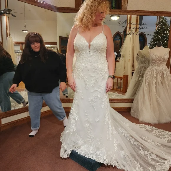 Wedding dress - Picture 9 of 11